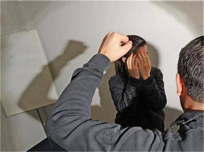 Сутеньор принуждавал с бой 16-годишно момиче да проституира