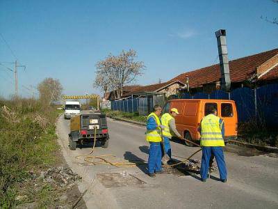 Отново кърпят улични дупки в пловдивския квартал „Прослав“