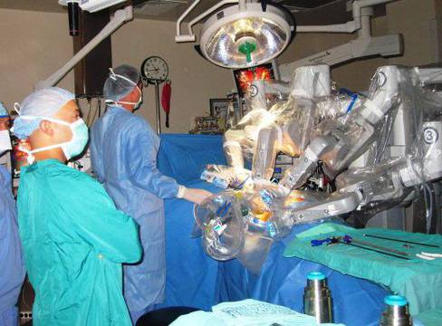 Доц. д-р Цветин Генадиев: Робот прави най-добрата операция на простата!