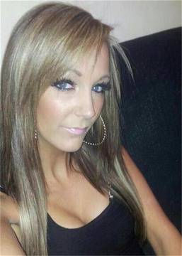 Болна от рак се омъжи за непознат, най-добрата й приятелка сбъдна една от последните й мечти