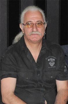 Мосад спасява Етиен Леви от катаджии