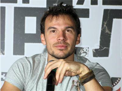 Ивайло Захариев играе нова постановка пред деца от 3 училища