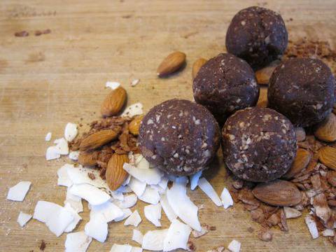 Сурови сладки с кокос и бадем видяна 5692 коментари 1