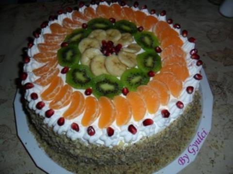 Плодова торта с бял крем