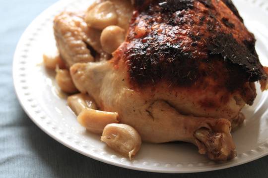 Печено пиле с чесън