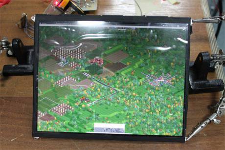 Любителски преходник за включване на дисплей от iPad към стационарен персонален компютър