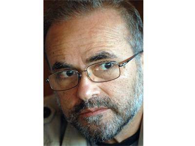 Тенджера под налягане, пълна с пирони