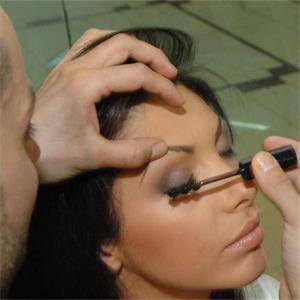 Спирали за мигли се оказаха отровни 2 3692