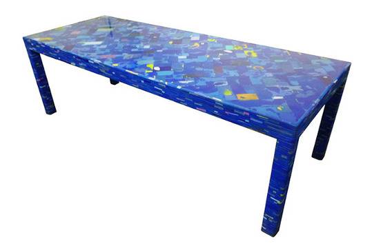 Холандец прави красиви маси от стари джапанки