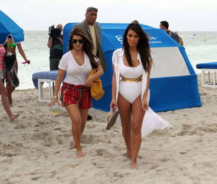 Цял бански това лято – Защо не? видяна 8478 коментари 5