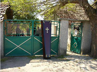 Погребаха дърводелеца Койчо. Спрял убиеца си от блудство с ученичка