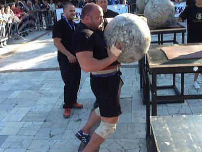 Осем от най-силните български мъже мерят мощ под тепетата