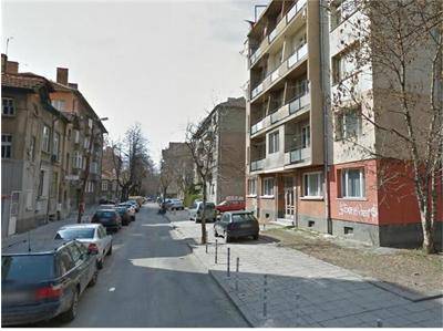 Две коли катастрофираха на улица „Черковна“ в София