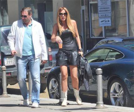 Венета Харизанова показа бедра видяна 8997 коментари 14