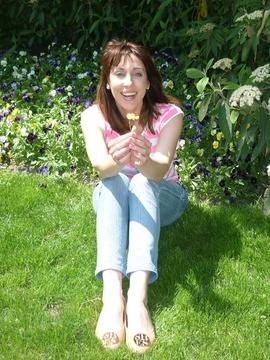 Чeстит празник на всички, които носят името на цвете от д-р Неделя Щонова