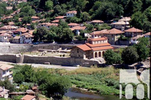 Туристите във Велико Търново ще разглеждат града с влакчеТуристите във Велико Търново ще разглеждат града с влакче