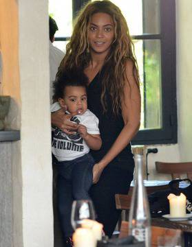 Семейство Картър на обяд в Париж видяна 8260 коментари 13