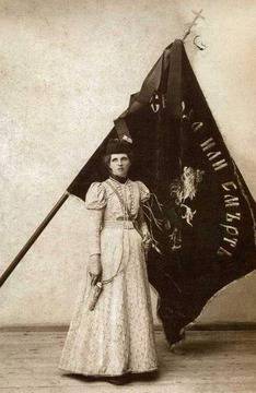 137 г. от Априлското въстание: Жени бродират априлски байраци от момински престилки