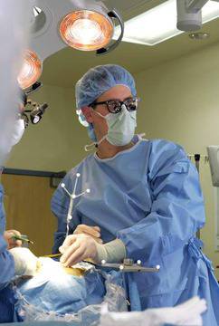 Проф. д-р Кирил Романски: Изрязваме тумор в мозъка, докато будим болния по време на операцията!