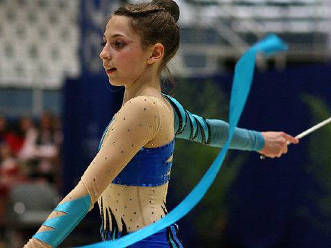 Боянка Ангелова – българката, която контролира топката по-добре от Меси и Роналдо, взриви YouTube (Видео)