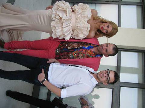 Дизайнерът Светозар Желев смая със сатенена рокля в шампанско