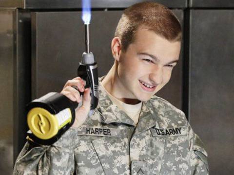 Two and a Half Men е подновен за 11-ти сезон без Джейк Харпър