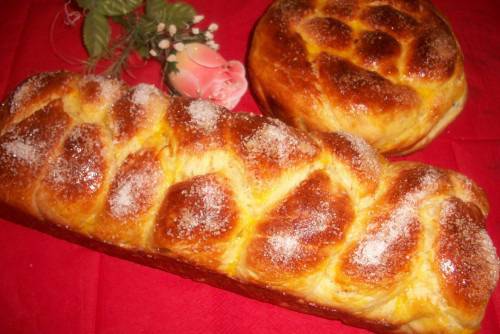 Козунак с локум и боровинки