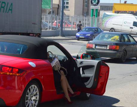 Адвокатката на Кела джитка с доматено кабрио