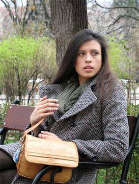 Александра Лопез отива на консултация при главния мюфтия, преди да стане Азра