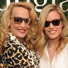 Джери Хол и дъщеря й с кореспондиращи си тоалети