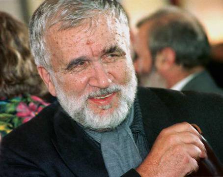 Поетът Любомир Левчев на 78 г.: Обичам красивото лице на април, кара ме да се чувствам млад