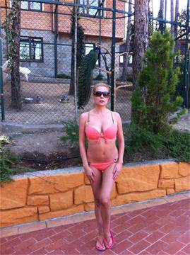 Венета Райкова се скри от жегата при пауните