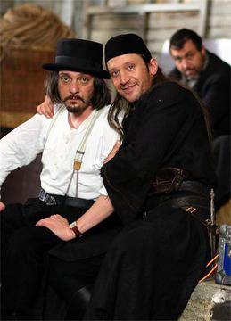 Чочо Попйорданов играе великолепно роля, която Марлон Брандо изпълнява в киното