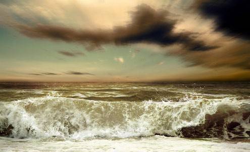 Двама рибари спасени след месец в Тихия океан