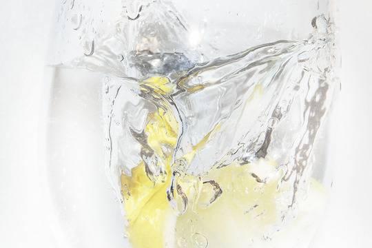 Няколко причини да пием вода с лимон