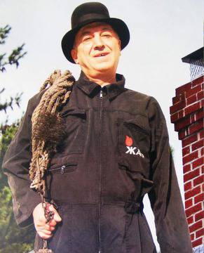 60-годишният коминочистач Жоро Чолаков: Нося късмет и дарявам хората с радост