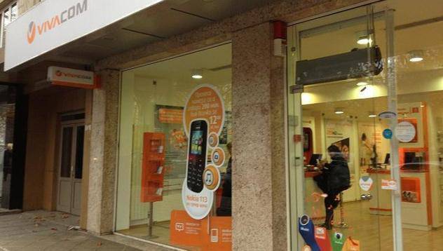 Мъж влезе с бухалка в магазин на Vivacom