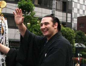 Котоошу и Аоияма се пускат на сумо турнир в Токио