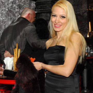 Звездата от „Фамилията“ и „Стъклен дом“ Деси Бакърджиева: Бях на 4, когато Тодор Живков ми ръкопляскаше!