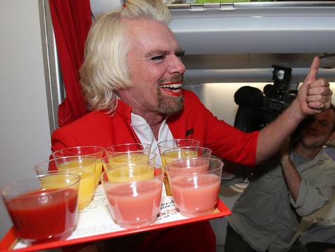 Милиардерът Ричард Брансън стана стюардеса 0 2