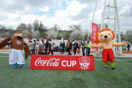 Рафи и Дивна ще спортуват с „Купата на Coca-Cola: Движи се!“ в Бургас