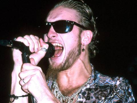 Майката на Лейн Стейли заведе дело срещу Alice In Chains