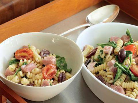 Фусили паста с риба тон и чери домати