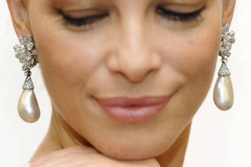 Изящни бижута блестят срещу милиони в Женева