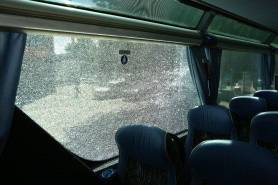 СНИМКИ: Фенове на Берое счупиха автобуса на Левски преди финала