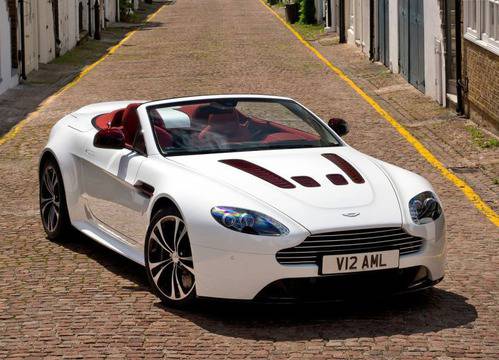 Тествехме Aston Martin V12 Vantage Roadster