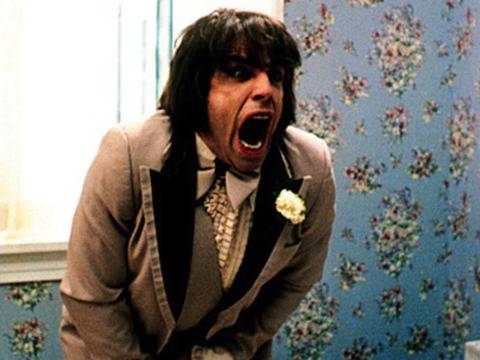 Мъж почина след сексуален акт с гнездо на стършели