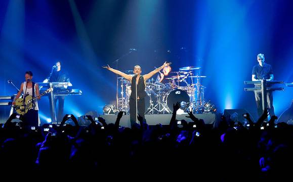 Блокадата на границата провали концерта на „Депеш Мод“ в Турция