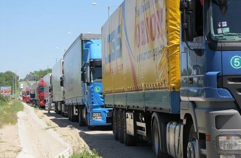 5-километрова опашка от камиони се реди на Капитан Андреево