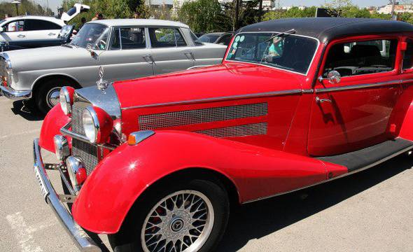 Ретро автомобили на парад в Благоевград